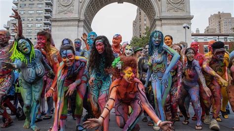 bodypainting sexy|10 stunning photos from NYC's last naked bodypainting day.